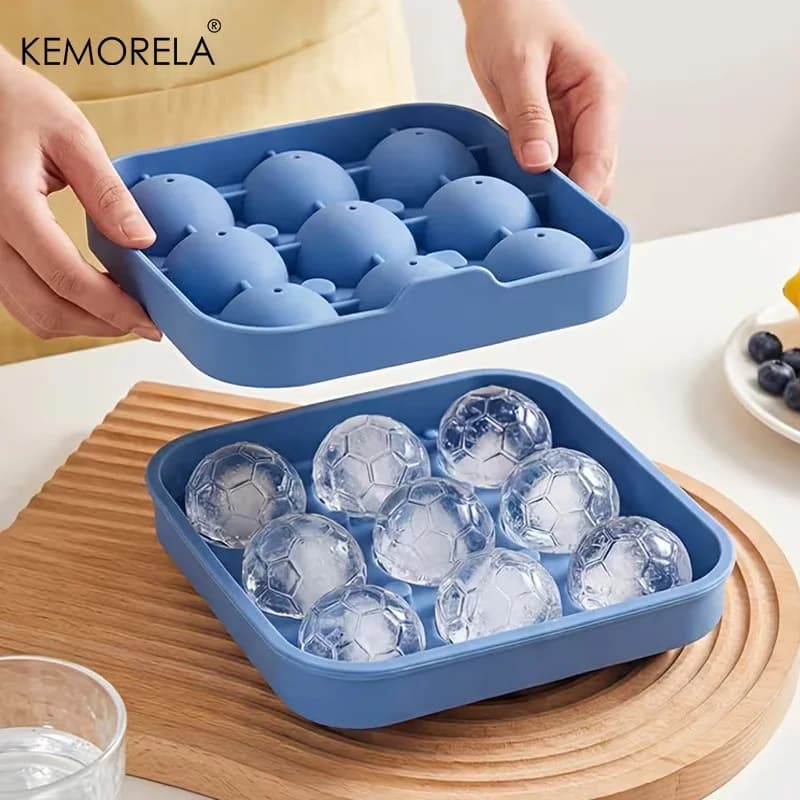 Pladenj za ledene kocke z 9 luknjami v obliki nogometne žoge s pokrovom
